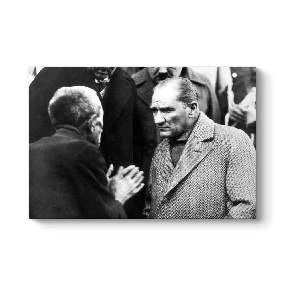 Atatürk Vatandaşı Dinlerken Kanvas Tablo - Model 1